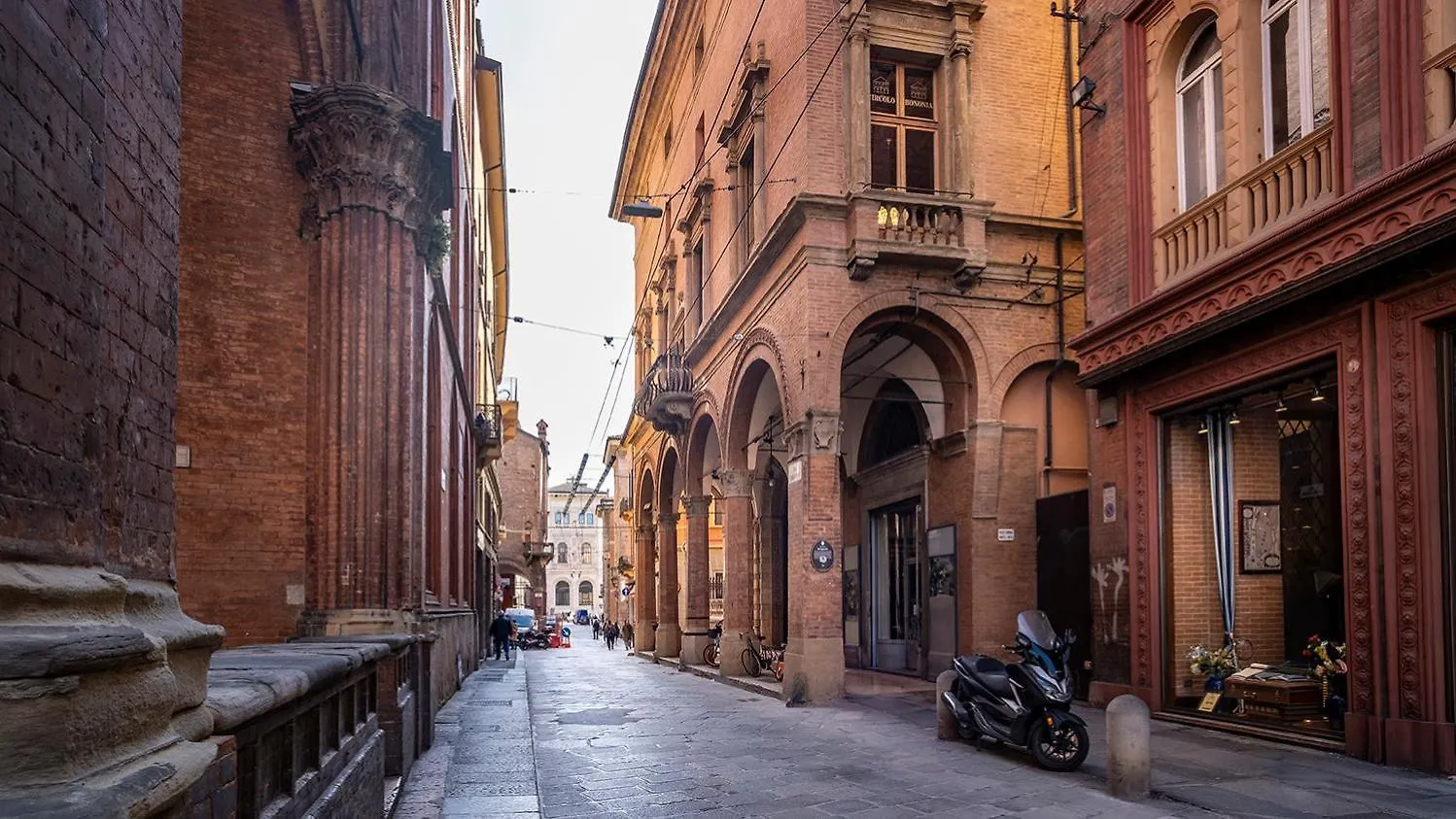 House Of Magic - Due Torri Apartment Bologna 0*,