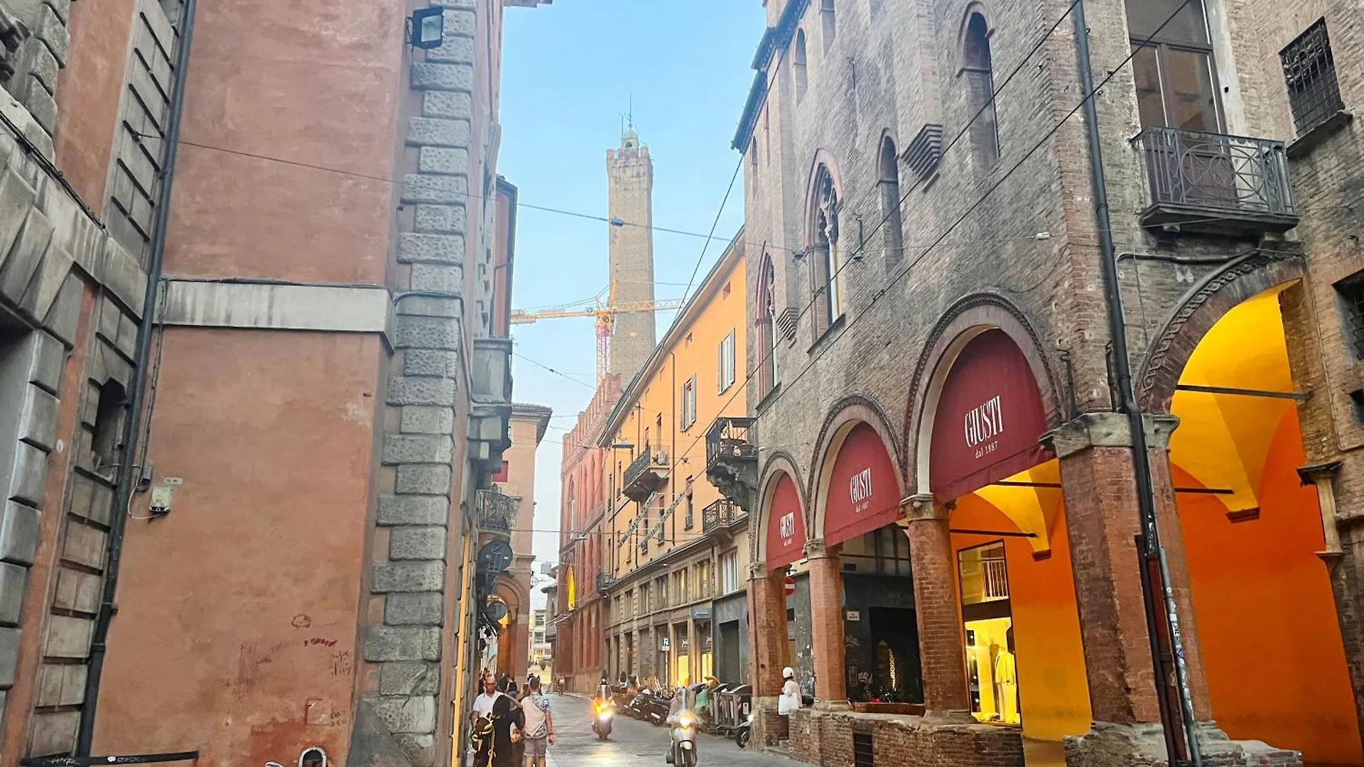 House Of Magic - Due Torri Apartment Bologna